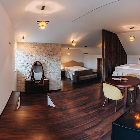 Kastely Grof Zichy Hotel Haniska Bagian luar foto