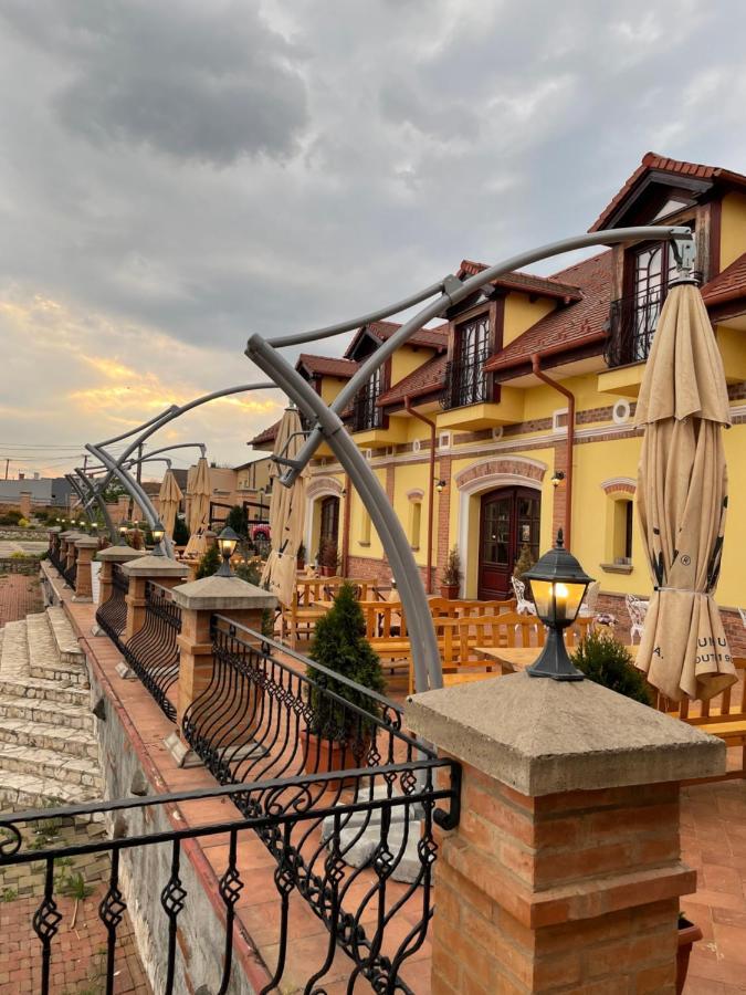 Kastely Grof Zichy Hotel Haniska Bagian luar foto
