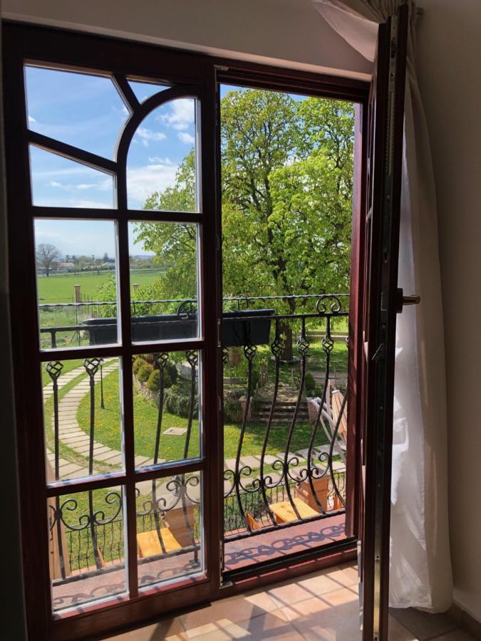 Kastely Grof Zichy Hotel Haniska Bagian luar foto