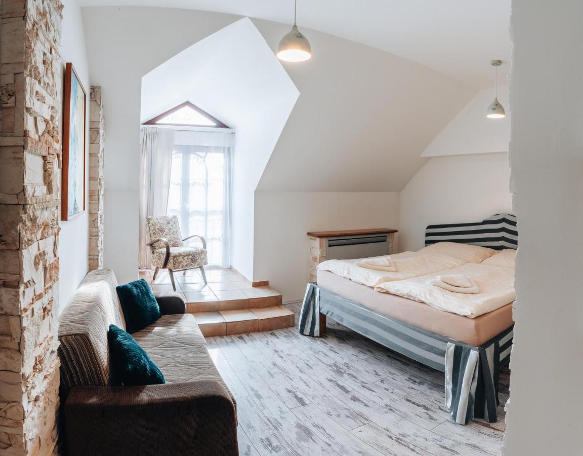 Kastely Grof Zichy Hotel Haniska Bagian luar foto