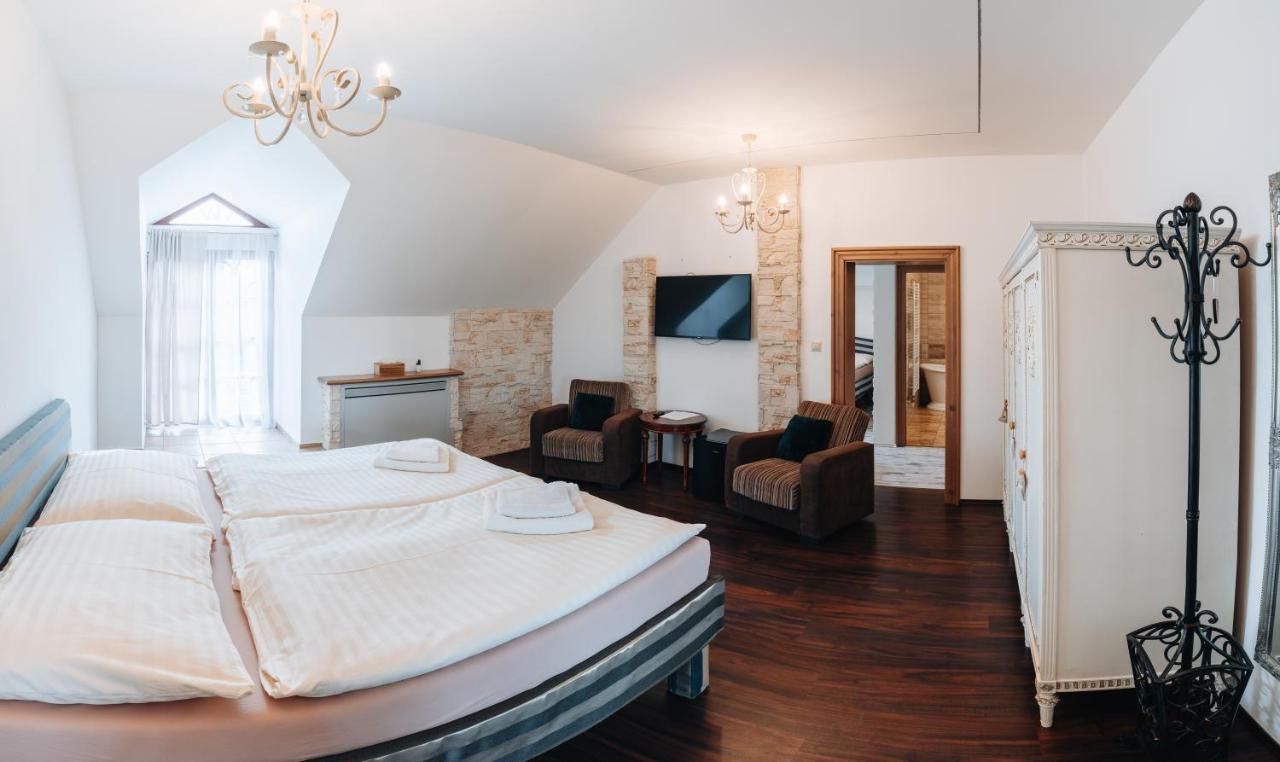 Kastely Grof Zichy Hotel Haniska Bagian luar foto