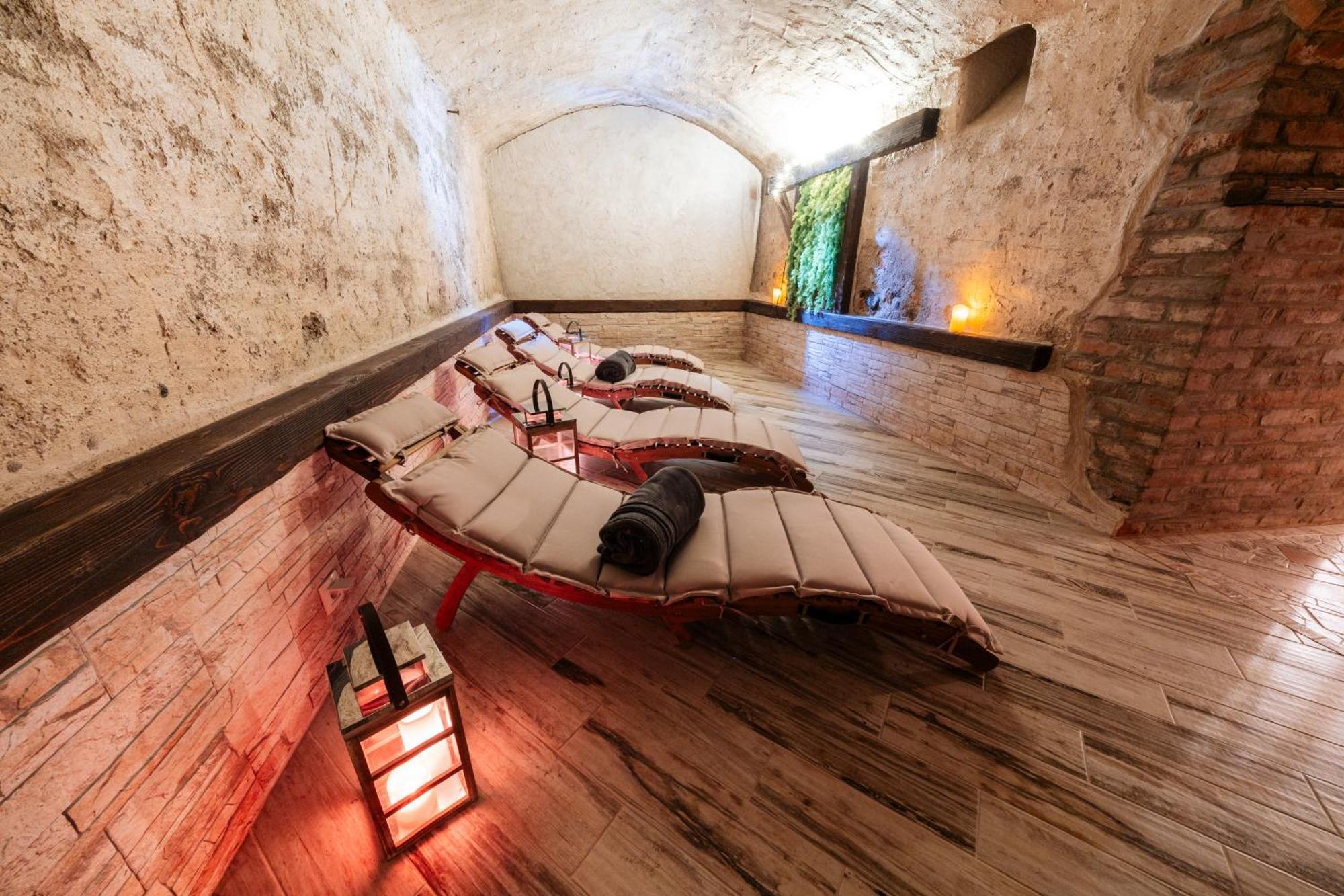 Kastely Grof Zichy Hotel Haniska Bagian luar foto