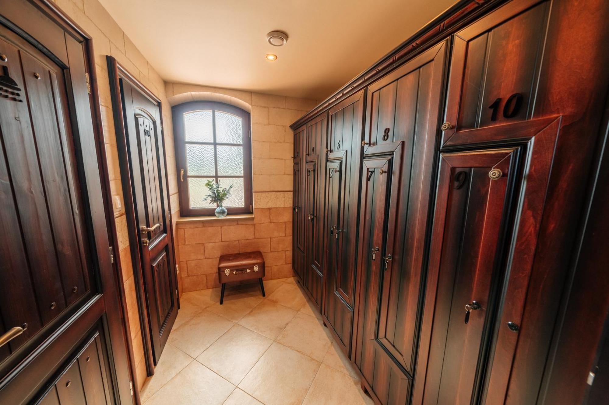 Kastely Grof Zichy Hotel Haniska Bagian luar foto